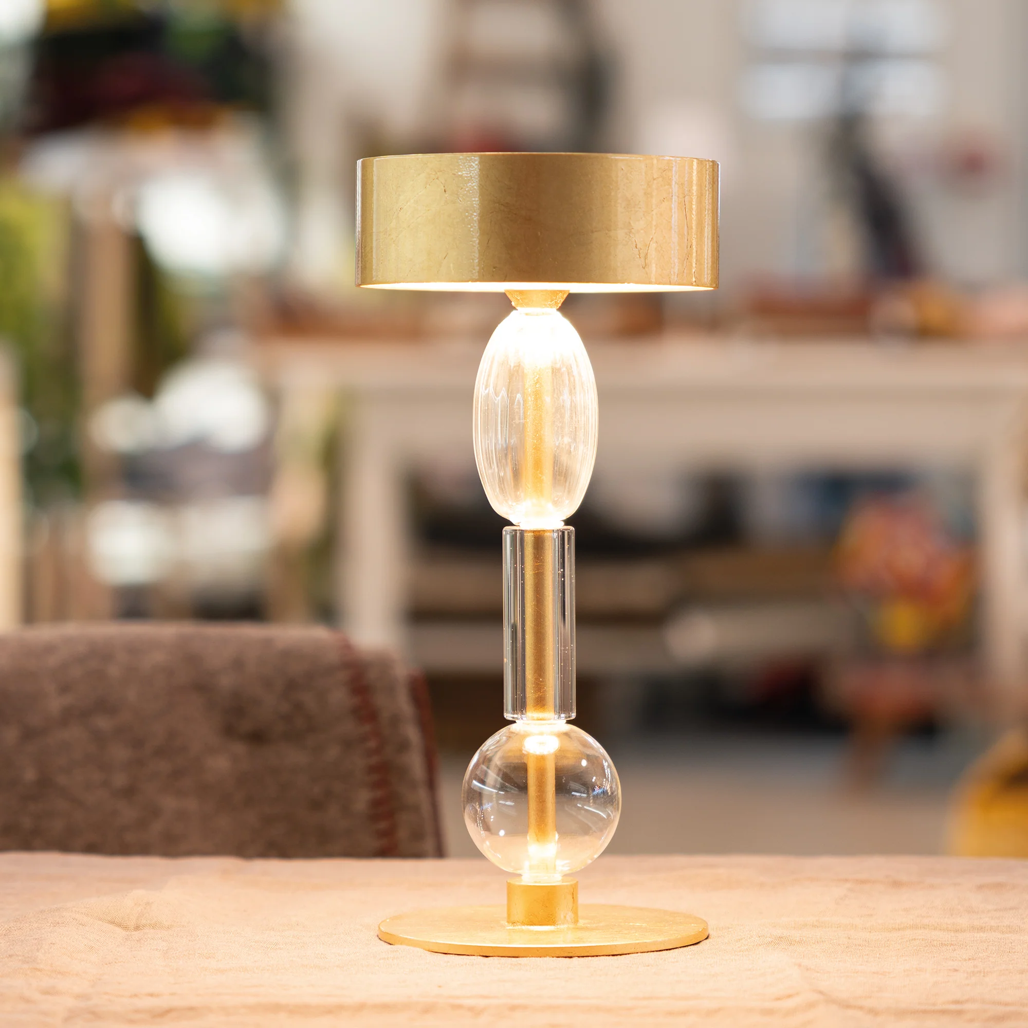 Royal Family Wi-Fi Table Lamp - Image 6